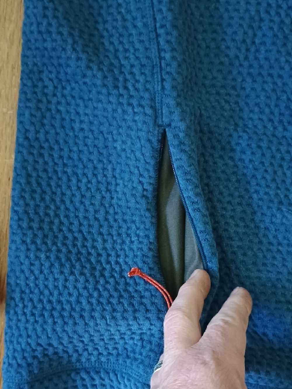 L.L. Bean Men's Blue Waffle-Knit Crew Sweater With One Zipper Pocket. - Picture 4 of 8